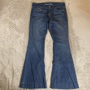 Womens 10 American Eagle Denim Blue Jeans Wide Flare Medium Wash Mid Rise